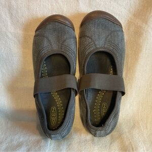 Keen Mary Janes Gray Canvas Shoes Size 8